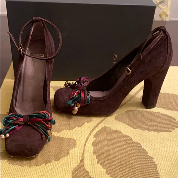 Brown suede pump with ankle strap - Picture 1 of 4